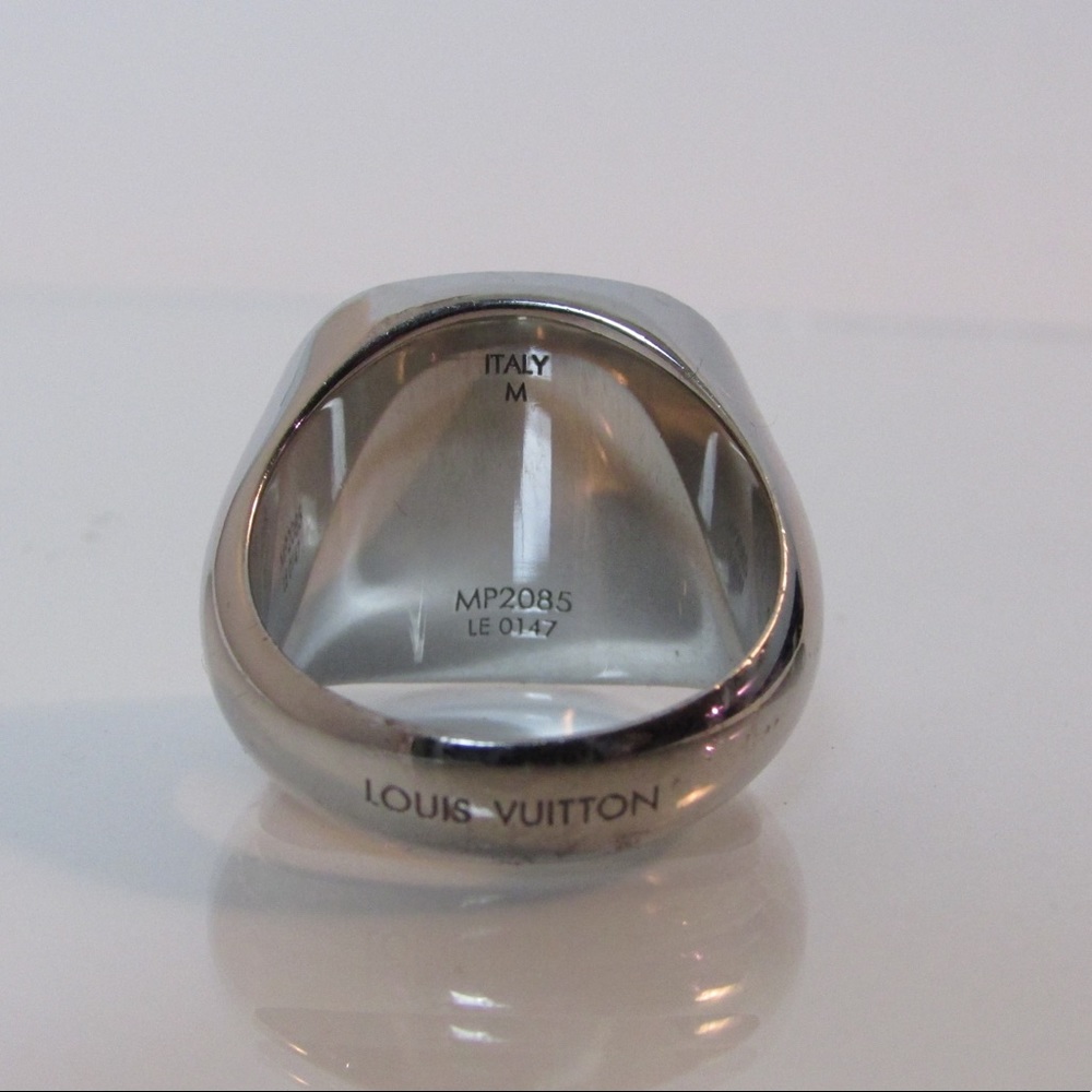 Silver LOUIS VUITTON Chevalier Monogram Ring - Picture 6 of 6